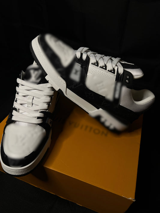 BLACK & WHITE TRAINERS